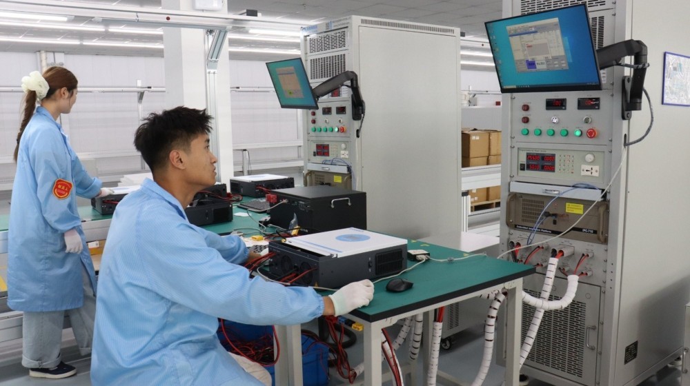 Industrial Inverters: Applications & Benefits